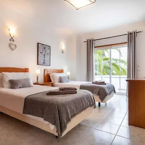 https://villa-estrella-praia-da-luz.hotelaalgarve.com